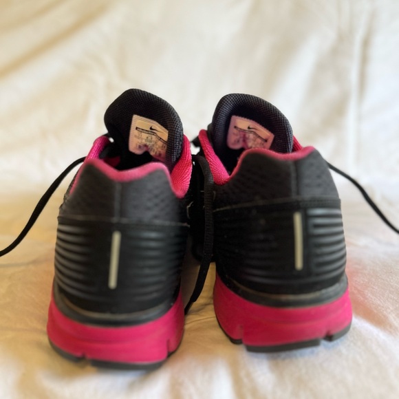 🌺Nike Sneakers in excellent used condition, Size 11 - Picture 5 of 11